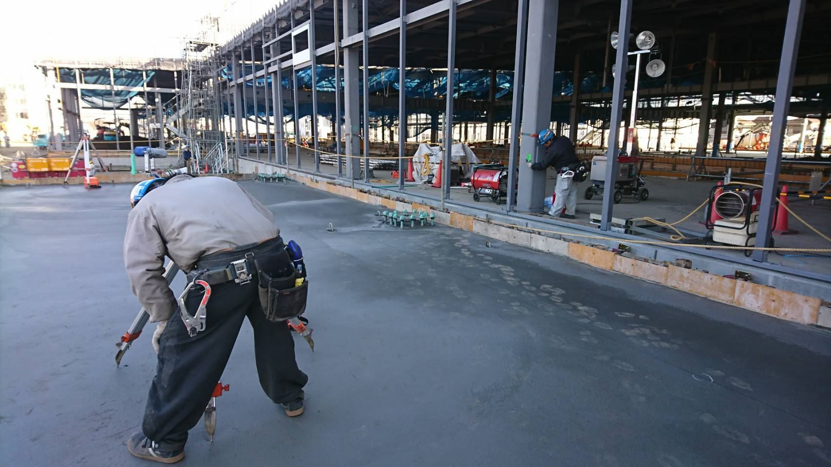 東京都にある測量の会社は建設現場での墨出しを行っております。